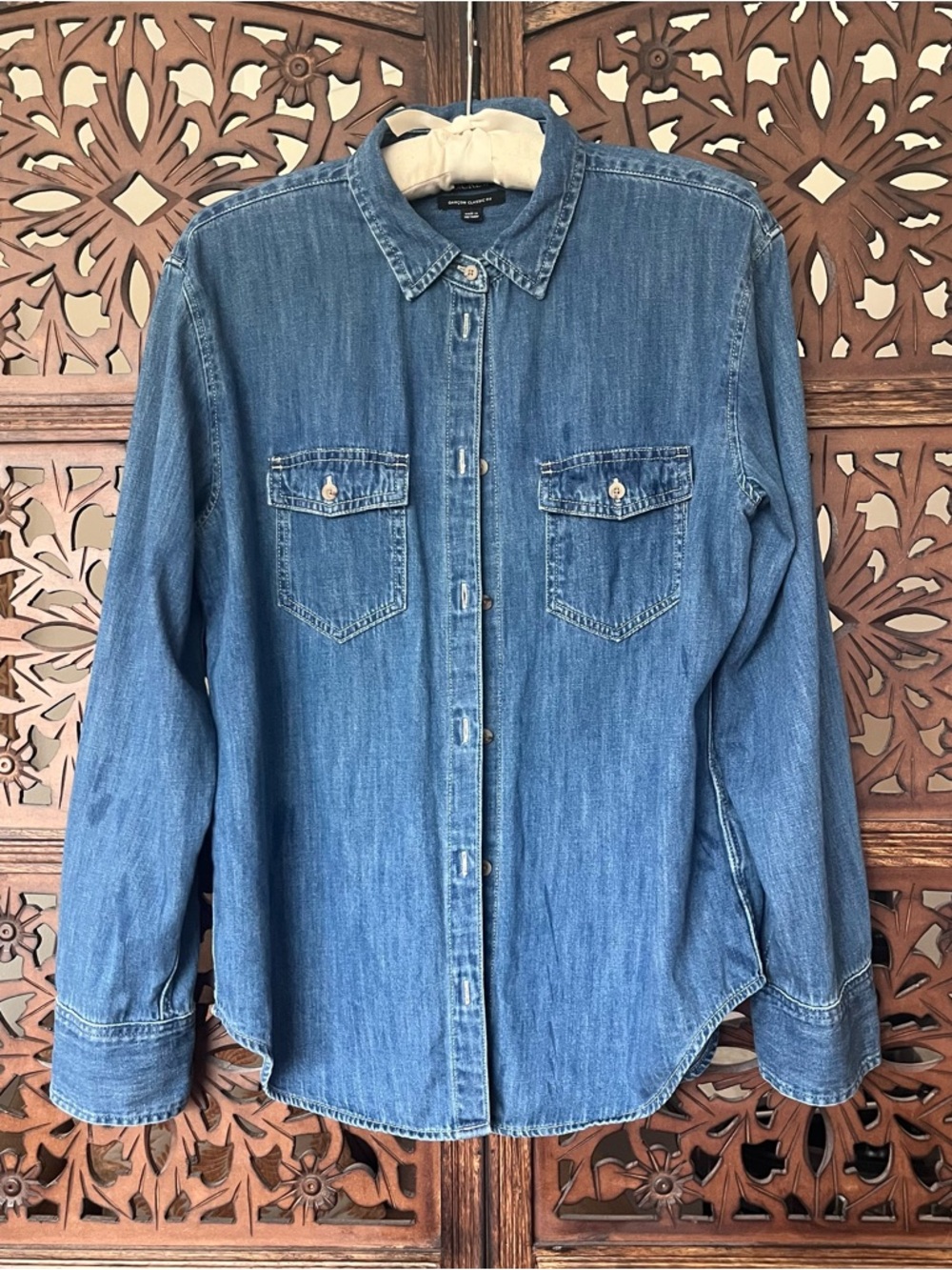 J CREW GARÇON CLASSIC CHAMBRAY SHIRT IN NEELA WASH SIZE 8 - Picture 2 of 4